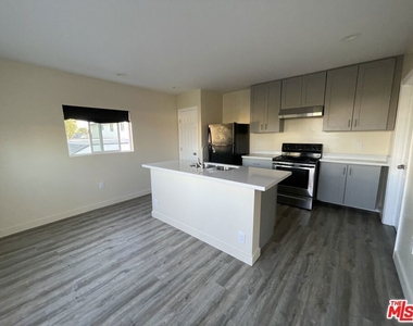613 W 83rd Street - Photo Thumbnail 8