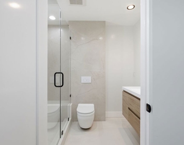 11613 Burbank Boulevard - Photo Thumbnail 13