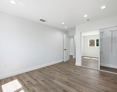11613 Burbank Boulevard - Photo Thumbnail 12