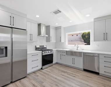 11613 Burbank Boulevard - Photo Thumbnail 8