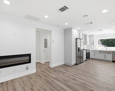 11613 Burbank Boulevard - Photo Thumbnail 6