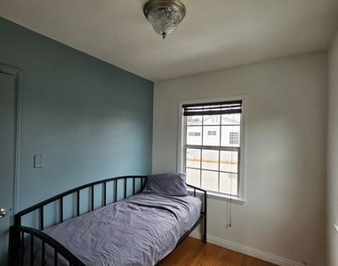 2333 S Garth Avenue - Photo Thumbnail 6