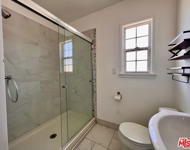 2333 S Garth Avenue - Photo Thumbnail 12