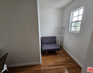 2333 S Garth Avenue - Photo Thumbnail 3