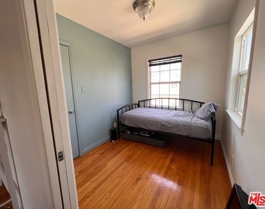 2333 S Garth Avenue - Photo Thumbnail 9
