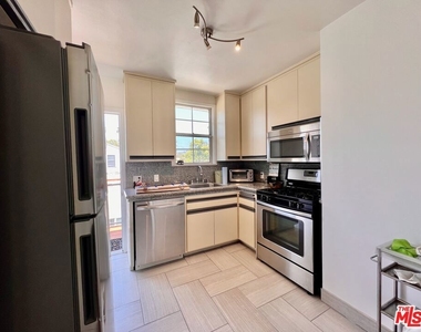 2333 S Garth Avenue - Photo Thumbnail 10