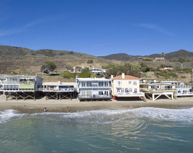 25328 Malibu Road - Photo Thumbnail 7