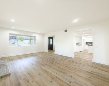 26038 Trana Circle - Photo Thumbnail 6