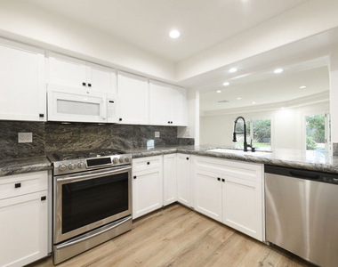 26038 Trana Circle - Photo Thumbnail 9