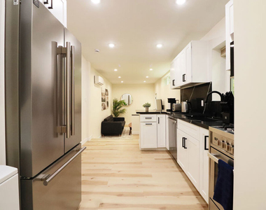 9040 Phyllis Avenue - Photo Thumbnail 6