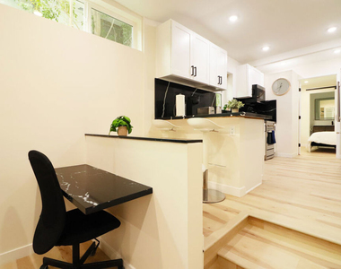 9040 Phyllis Avenue - Photo Thumbnail 7