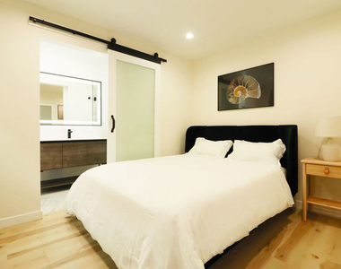 9040 Phyllis Avenue - Photo Thumbnail 8