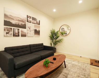 9040 Phyllis Avenue - Photo Thumbnail 13