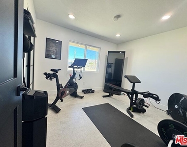 6836 Mount Shasta Avenue - Photo Thumbnail 13