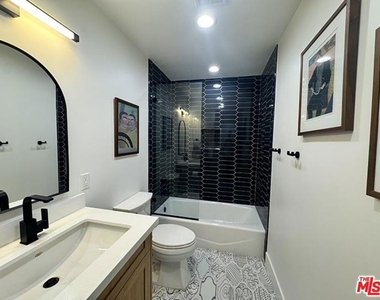 6836 Mount Shasta Avenue - Photo Thumbnail 12