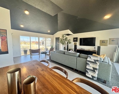 6836 Mount Shasta Avenue - Photo Thumbnail 5