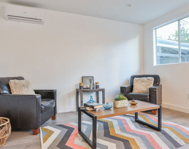 128 N Burlington Avenue - Photo Thumbnail 2