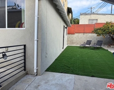 128 N Burlington Avenue - Photo Thumbnail 14