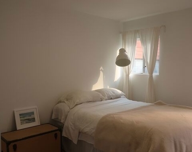 128 N Burlington Avenue - Photo Thumbnail 6