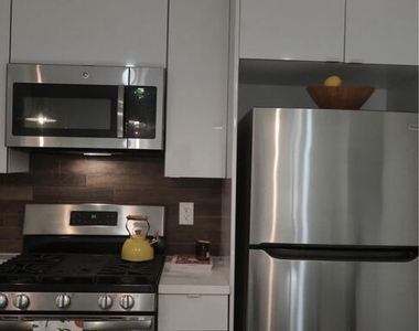 128 N Burlington Avenue - Photo Thumbnail 10