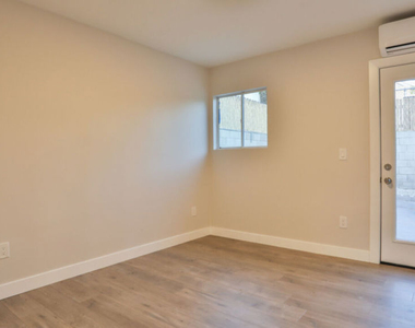 128 N Burlington Avenue - Photo Thumbnail 11