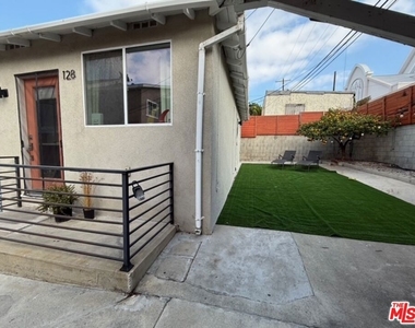 128 N Burlington Avenue - Photo Thumbnail 13
