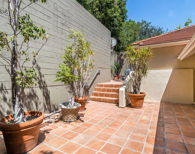 941 N Norman Place - Photo Thumbnail 60