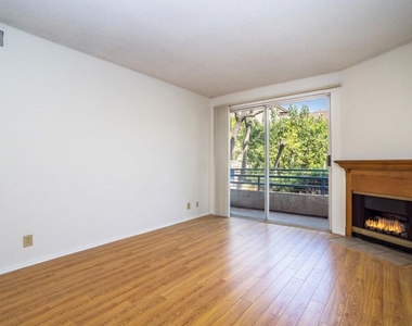 10932 Morrison Street - Photo Thumbnail 4