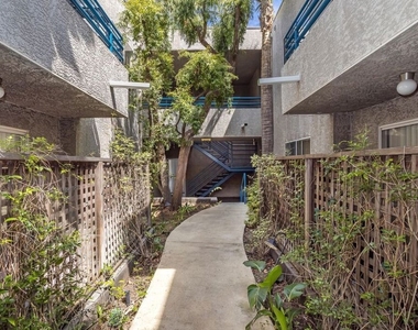 10932 Morrison Street - Photo Thumbnail 20