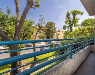 10932 Morrison Street - Photo Thumbnail 12