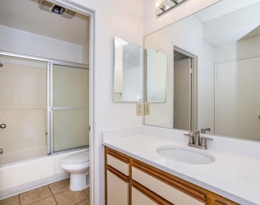 10932 Morrison Street - Photo Thumbnail 14