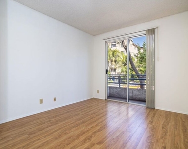 10932 Morrison Street - Photo Thumbnail 10