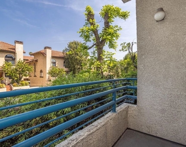 10932 Morrison Street - Photo Thumbnail 6