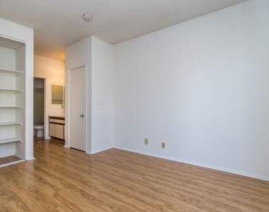 10932 Morrison Street - Photo Thumbnail 13