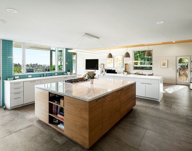 2344 Banyan Drive - Photo Thumbnail 17