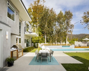 2344 Banyan Drive - Photo Thumbnail 16