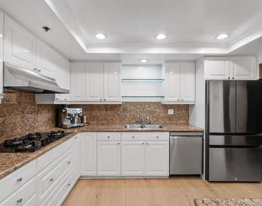 9249 Burton Way - Photo Thumbnail 9