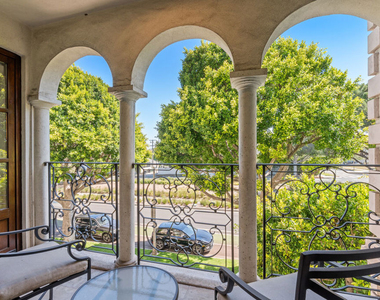 9249 Burton Way - Photo Thumbnail 17