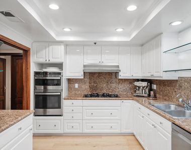 9249 Burton Way - Photo Thumbnail 8