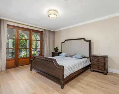 9249 Burton Way - Photo Thumbnail 14