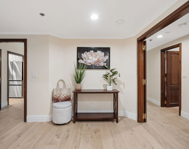 9249 Burton Way - Photo Thumbnail 2