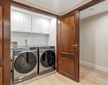9249 Burton Way - Photo Thumbnail 10