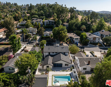 22269 Avenue San Luis - Photo Thumbnail 20