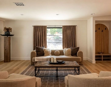 22269 Avenue San Luis - Photo Thumbnail 2