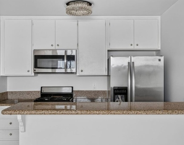 10 19th Avenue - Photo Thumbnail 7