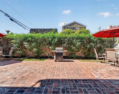 10 19th Avenue - Photo Thumbnail 11