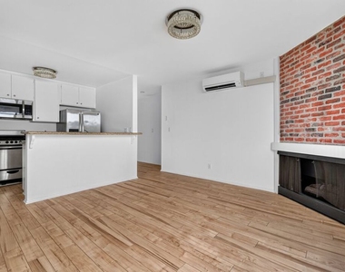 10 19th Avenue - Photo Thumbnail 1