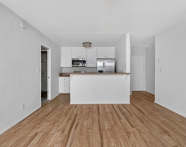 10 19th Avenue - Photo Thumbnail 6