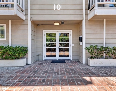 10 19th Avenue - Photo Thumbnail 2