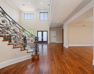 419 N Laurel Avenue - Photo Thumbnail 6